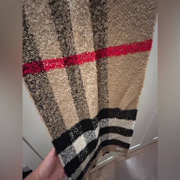 Burberry Jumbo Boucle Half Mega Check Cashmere Blend Scarf - Picture 7 of 7